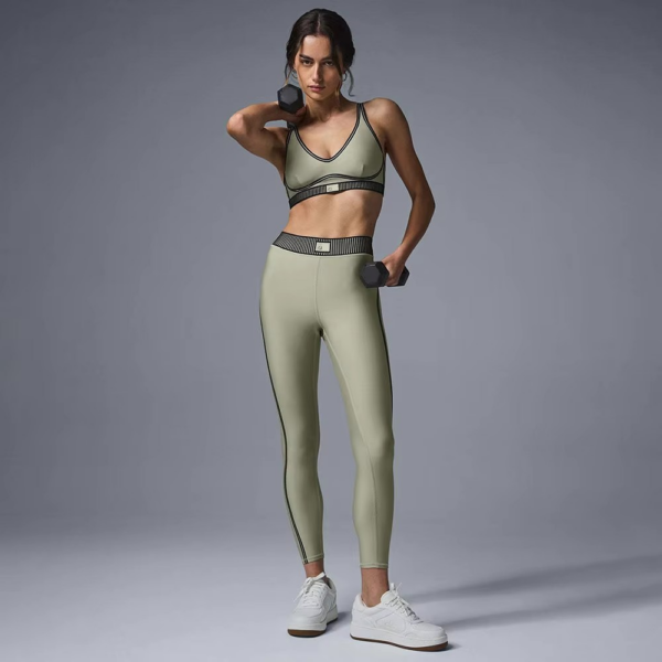 uni7kym4.png Sports Bra & Ankle-Length Leggings